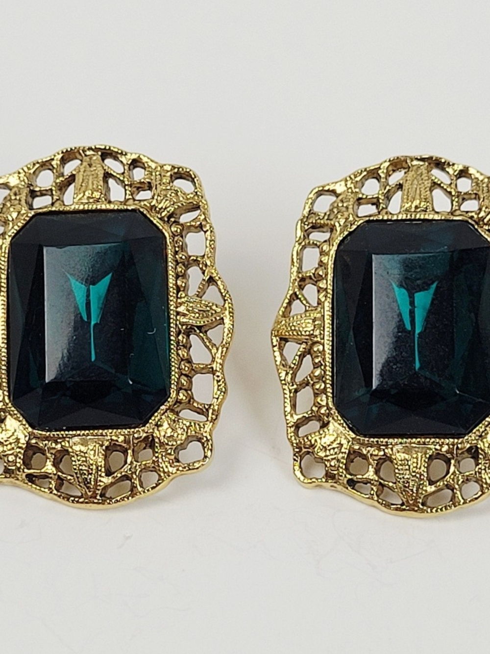 Vtg Post Earrings Faux Gemstone Crystal Cut Rectangular Filigree Gold Tone Green